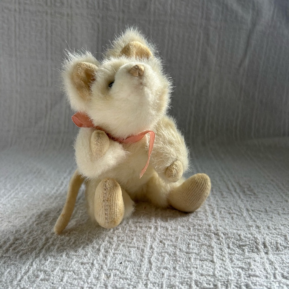 Vintage Brie the White Mouse Plush by Boyd’s Bears - Picture 2 of 6